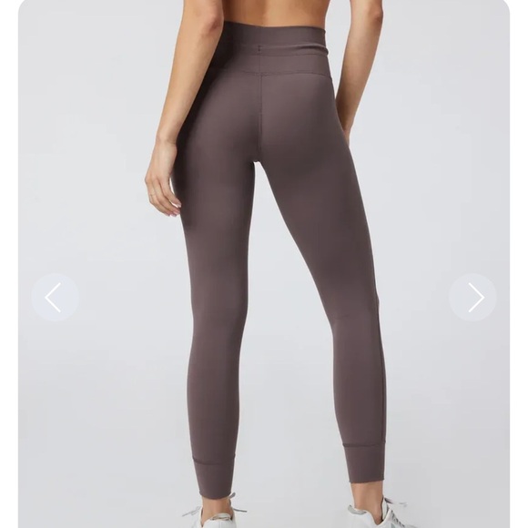 SOLD - Vuori Women's Taupe Leggings - Picture 3 of 7